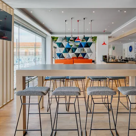 Holiday Inn Express - Madrid - Airport By Ihg-3